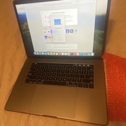 MacBook Pro 256gb 15.4inch 2018 