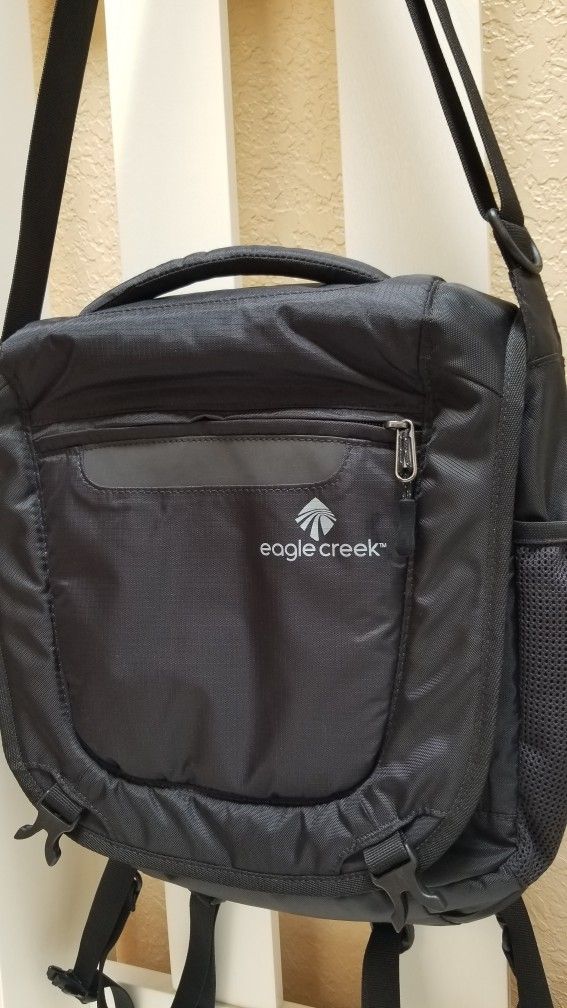 Eagle Creek Catch-All Courier Pack
