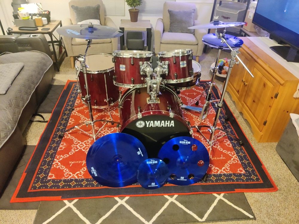 New Yamaha Stage Custom 5 PC Drum Set W/ New Cymbals Stands And Pedal 