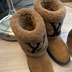 Louis Vuitton Uggs Boots Size 5”half for Sale in Glendale, CA