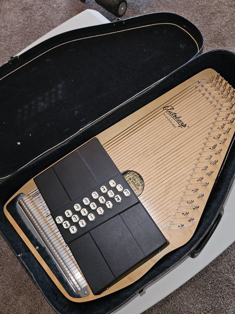 Autoharp by Oscar Schmidt