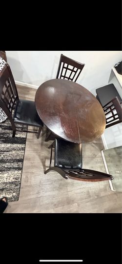 Table with 4 chairs