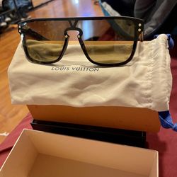 LV Clash Square Sunglasses $475.00 for Sale in Cranston, RI - OfferUp