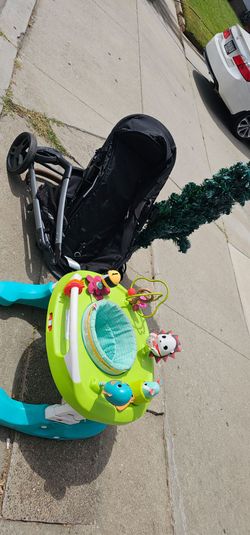 FREE STROLLER CHRISTMAS TREE WALKER