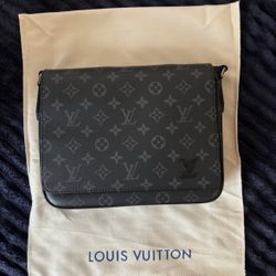 Louis Vuitton District Pm Messenger Bag Authentic With Receipt And Box
