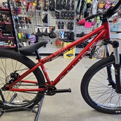 Free Agent Salire Dirt Jumper