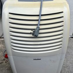 HAIER Dehumidifier (deshumidificador) 65 Pint