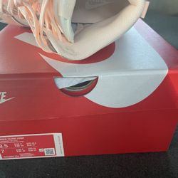 Brand New Never Worn Women 8.5