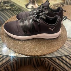 Women Shoes 👟 Pumas Size 8-1/2