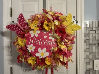 Pink and Yellow Daisy, Butterfly, and Bee Wreath 