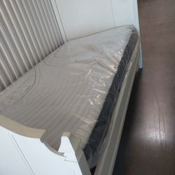 Cama Twin Size Madera Sólida Con Colchón Nuevo Personas Interesadas Solamente No Ofertas Porfavor 