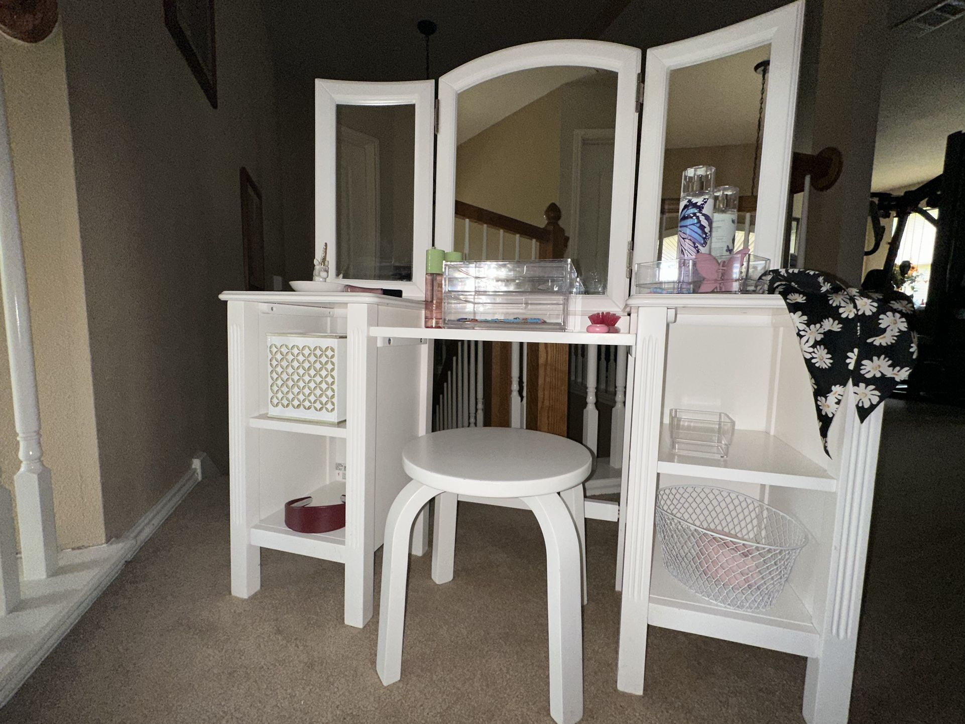 Pottery Barn, Madeline Little Girl Play Vanity