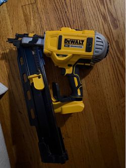 DEWALT 20V Li-Ion 21° Framing Nailer