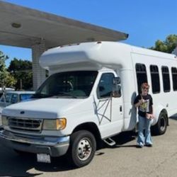 2002 Ford Econoline Bus 