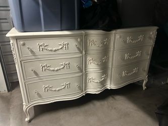 French Provincial 9-Drawer Dresser