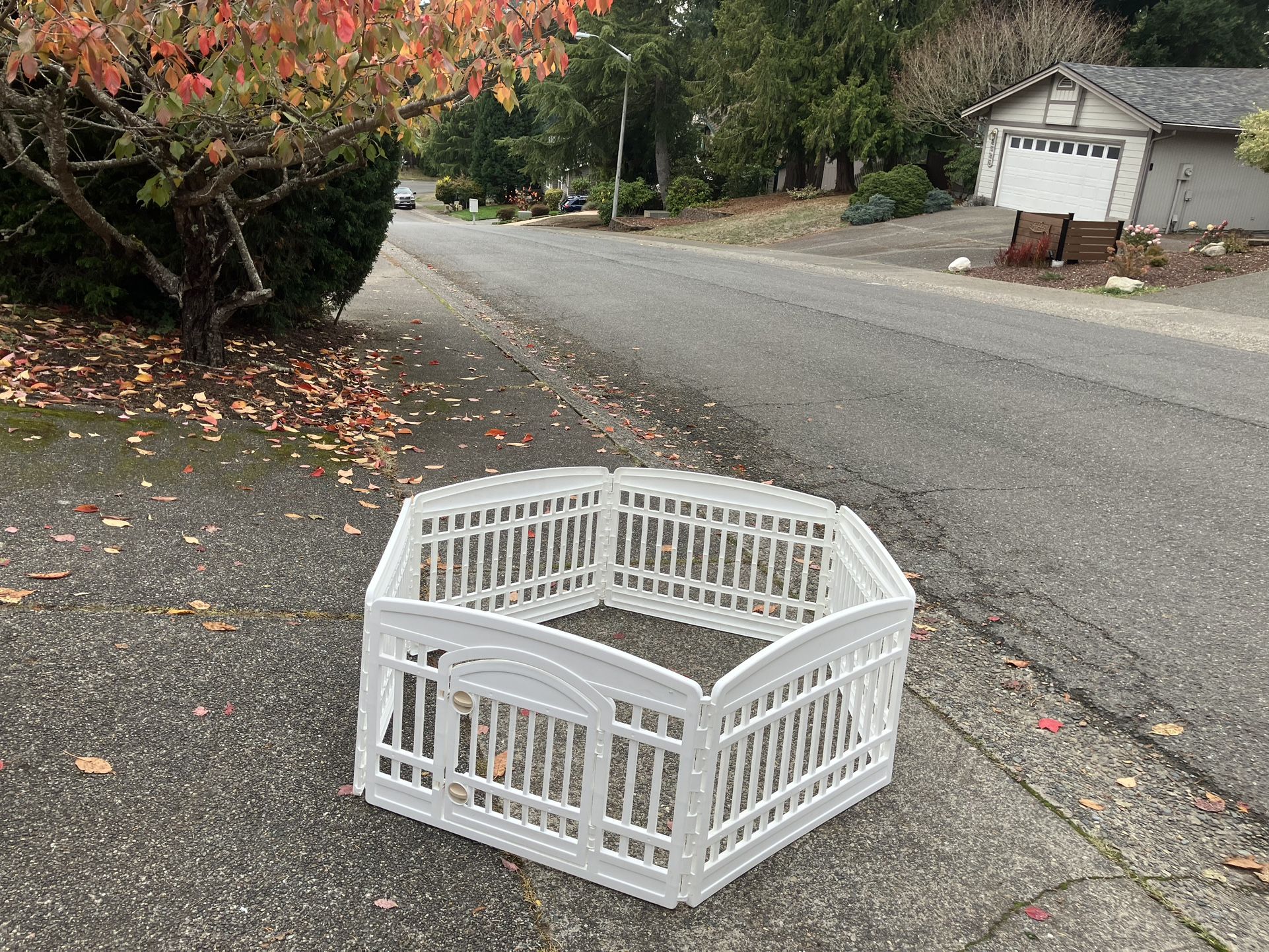 Child Children Pet Dog Playpen Brand New Never Used 6’ Dia by 30” high Hard Plastic