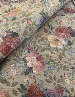 *** Beautiful Roses Design Tapestry - Pls Read Description ****