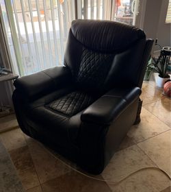 Two (2) electric recliner w/usb port
