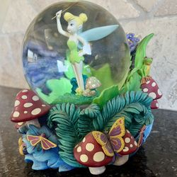Disney’s Light Up & Musical Tinkerbell Snowglobe 