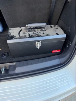 Metal tool box