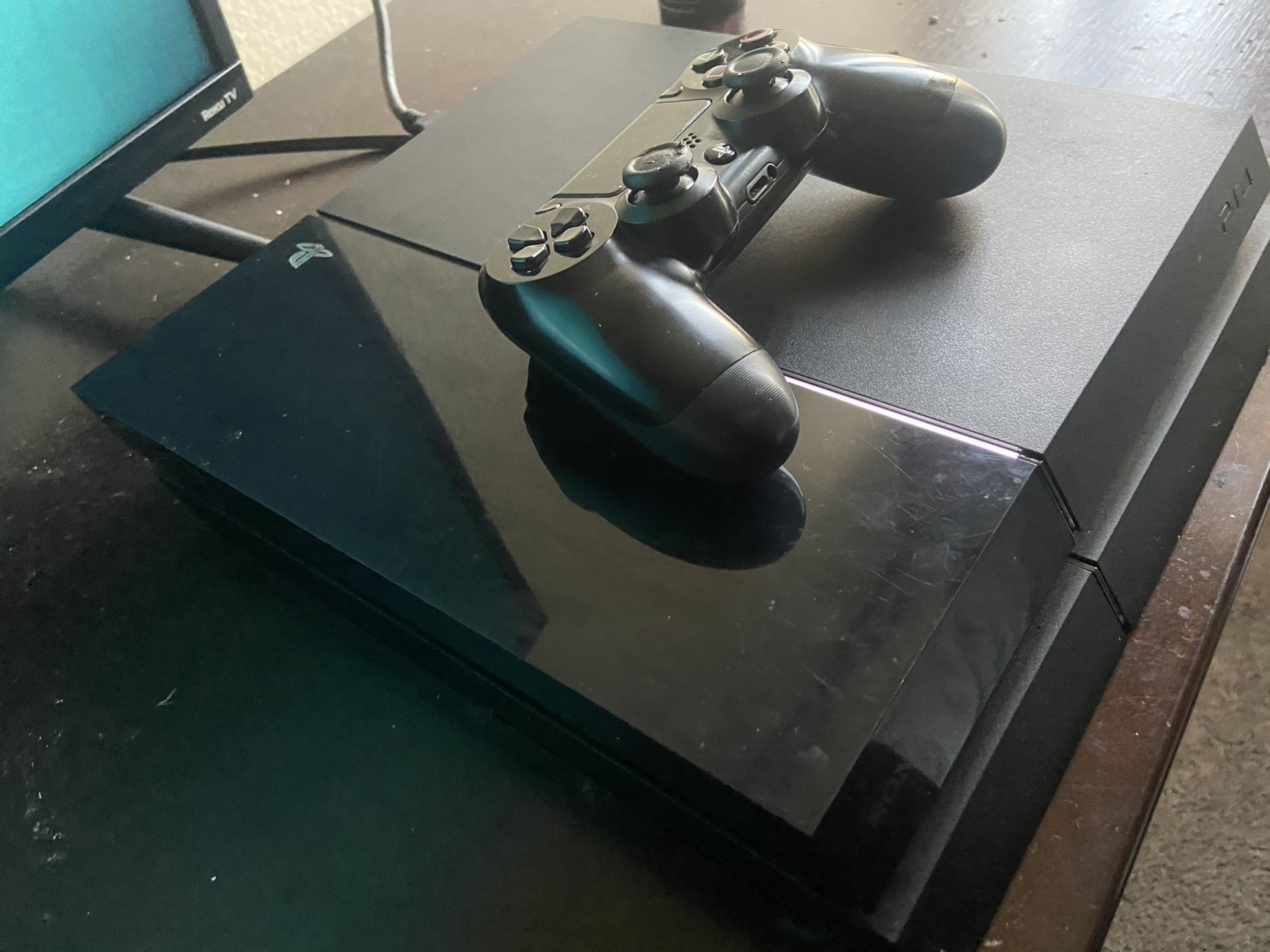 PS4 with controller works perfect