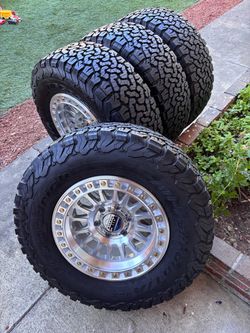 New KMC rims and 285/70/17 tires K02 tires perfect