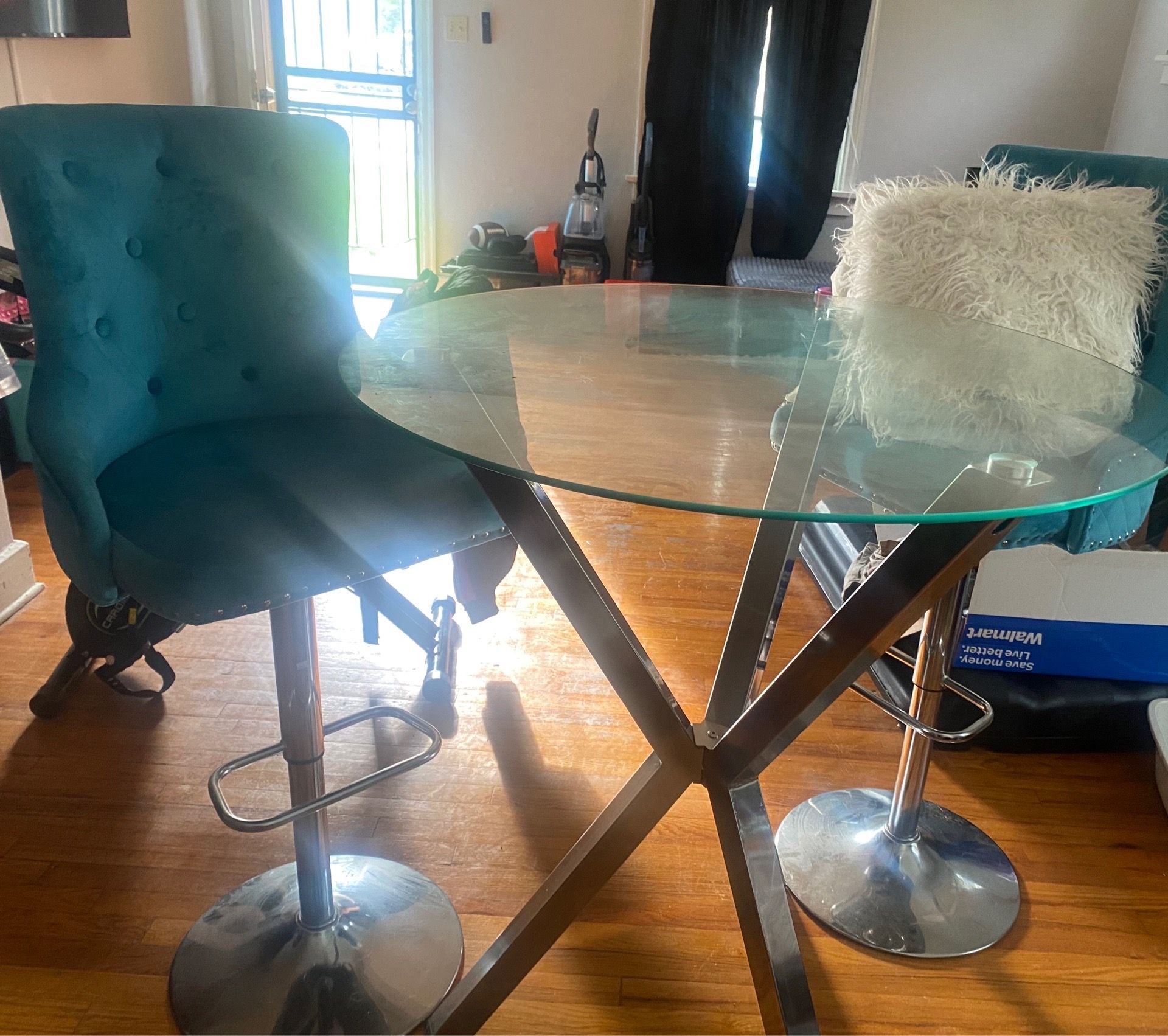 Round glass top bar table ,bar stools
