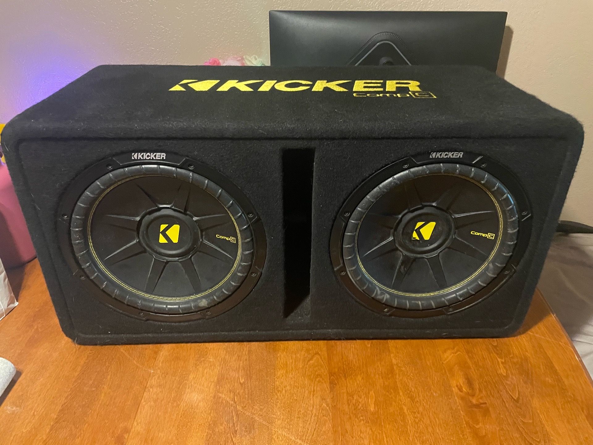 KICKER 44DCWC122 Dual CompC 12" Subwoofers and Alpine S-A60M amplifier