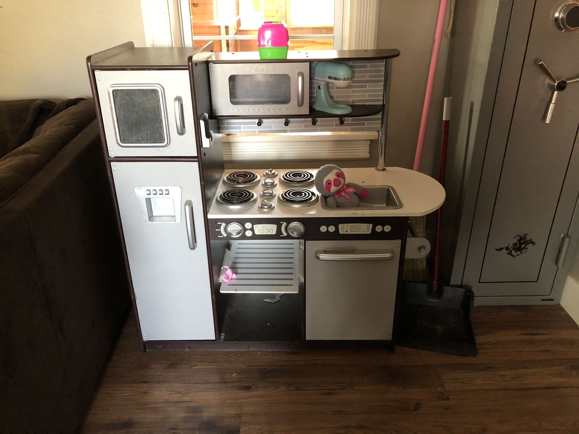 Play kitchen