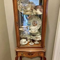 Beautiful Antique Curio Cabinet