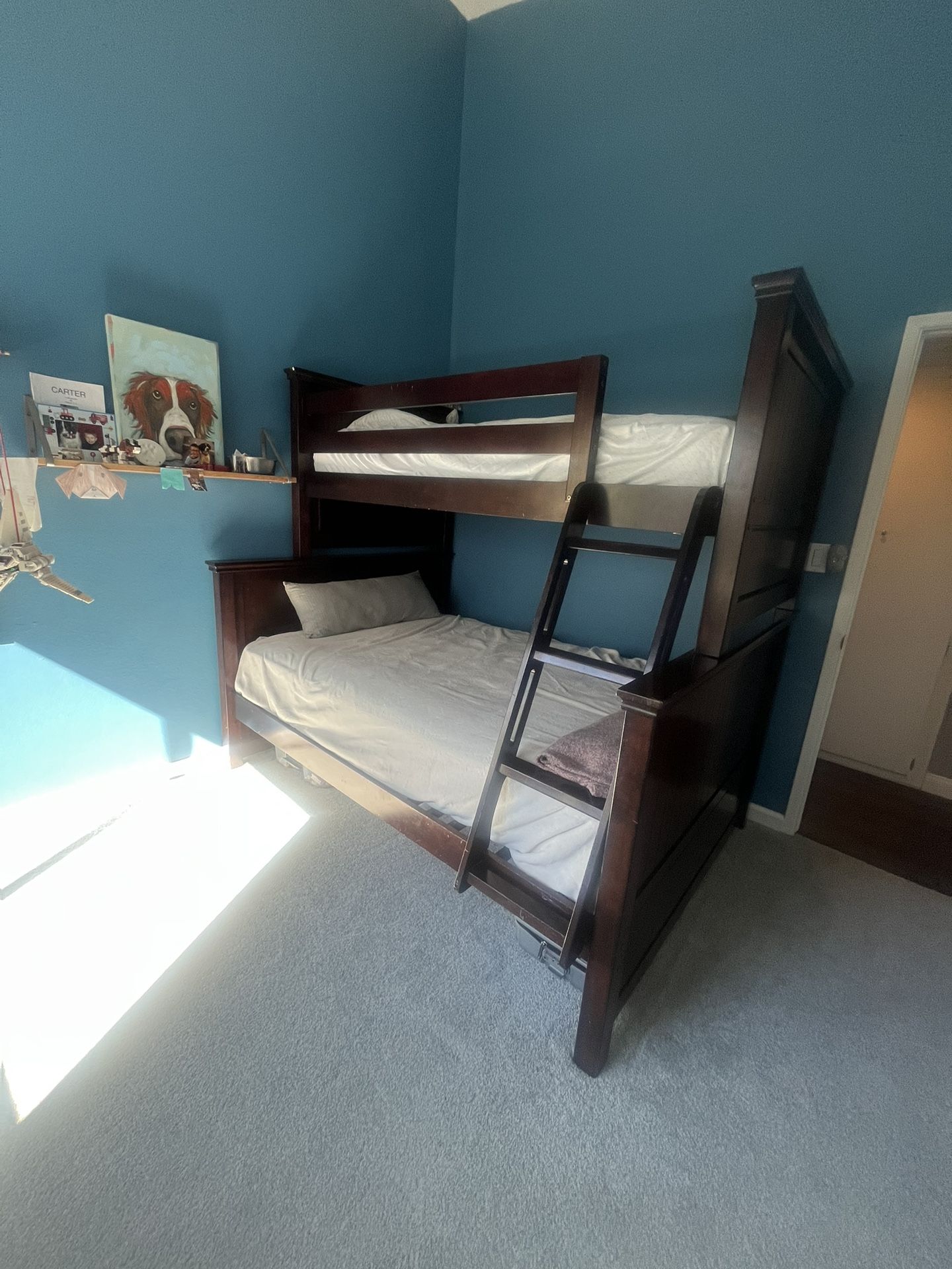 Bunk Bed. Twin Over Full.