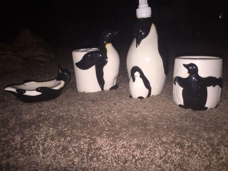 Penguin bathroom Decor set