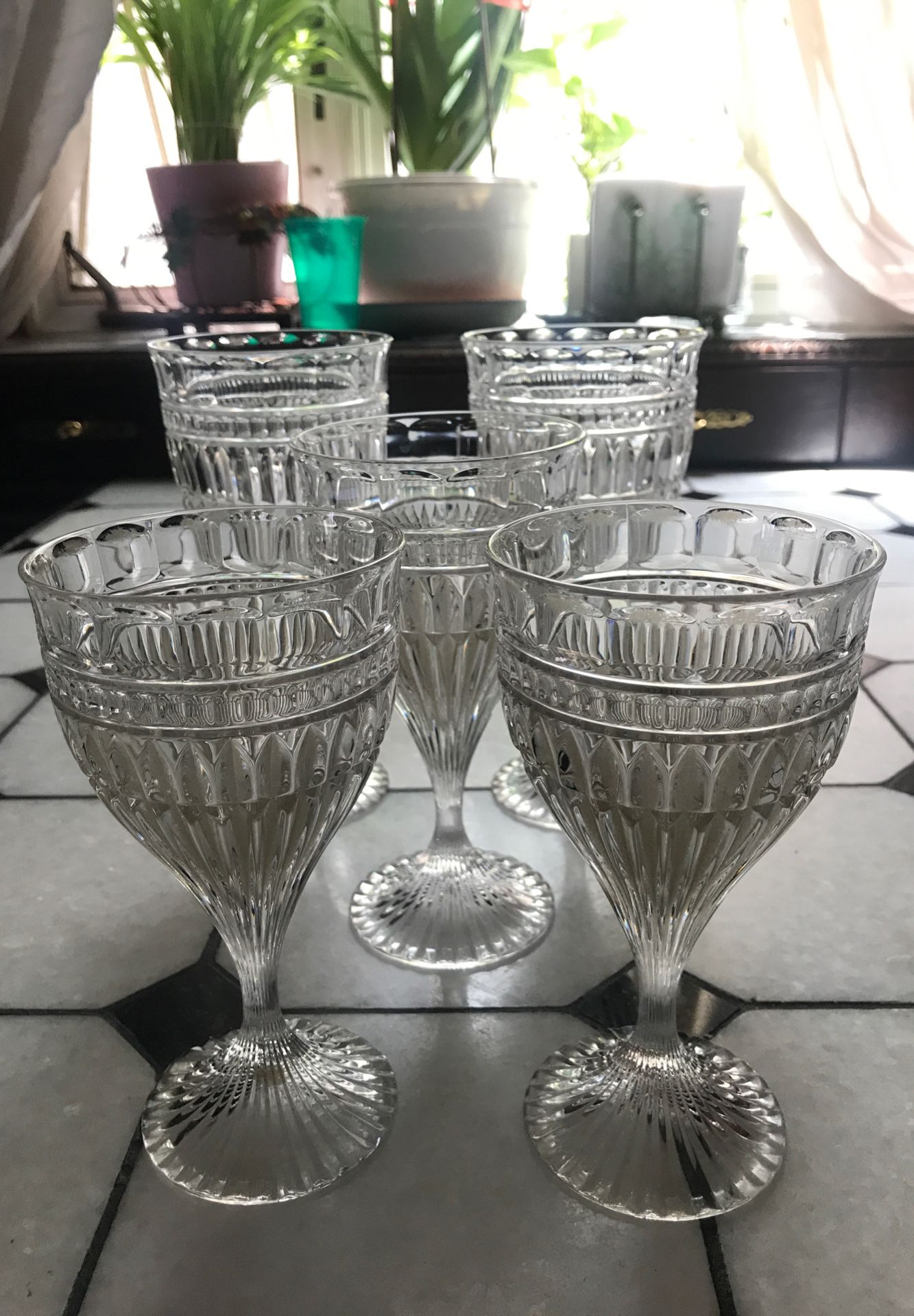 Set of 5 Crystal Wine Glasses - x2 small, x1 medium, x2 large