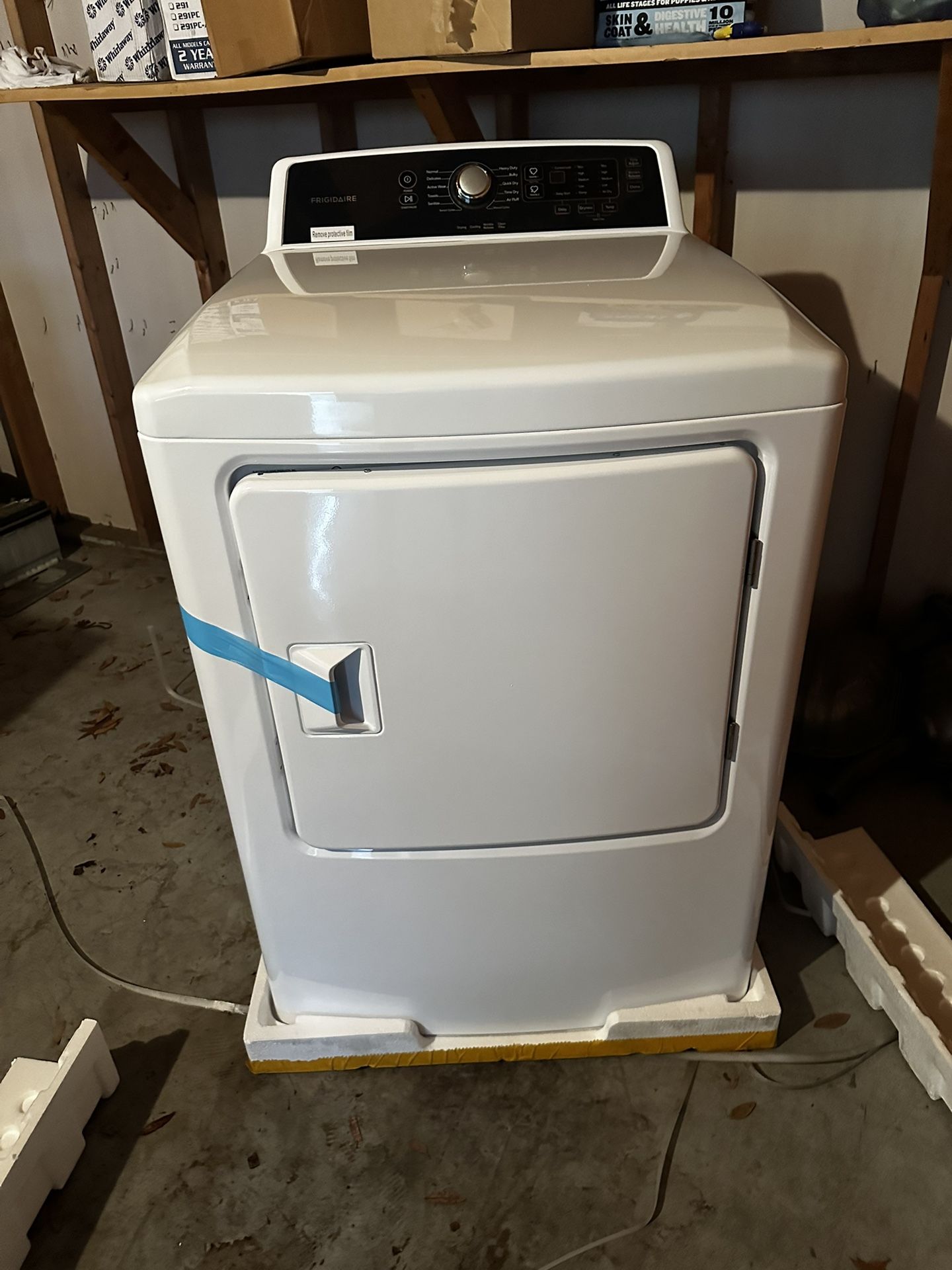 Brand New Frigidaire 6.7 cu ft Electric Dryer (White)