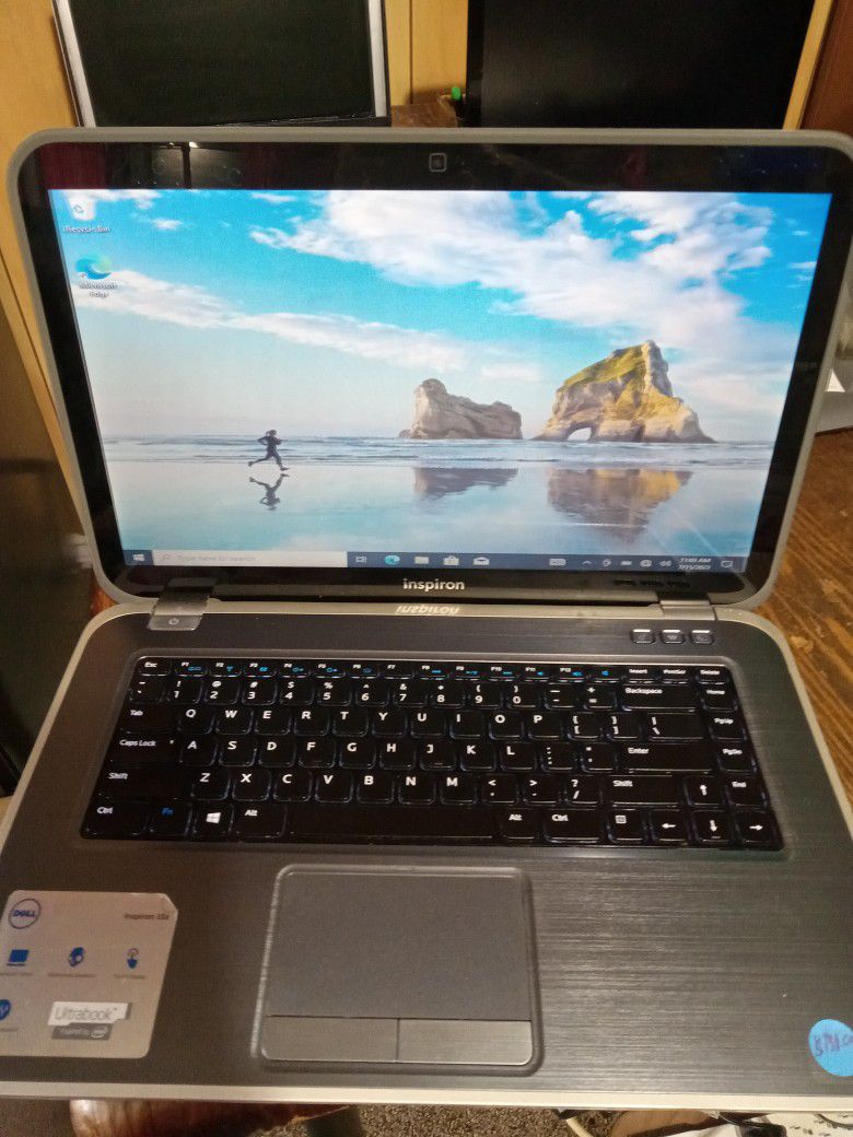 Dell Touch Screen Laptop  Very Nice Like New