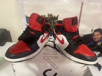 Jordans 1 Mid