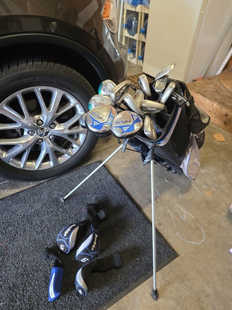 Right Hand Golf Clubs And Bag 