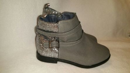 New size 11 girls carters boots