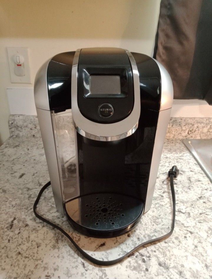 Keurig 2.0 K400 Hot Coffee Maker Machine K CIts in excellent condition with very minor signs of previous ownership. 100% fully functional. Its up Pods