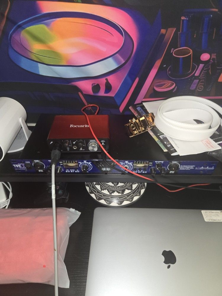 Interface And Pre Amp Art and Focusrite