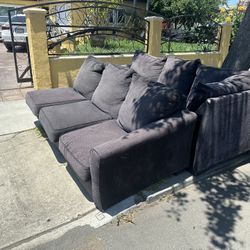 Couches FREE COME FOR THEM