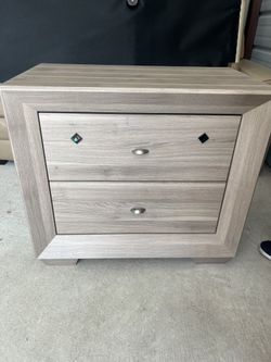 1 Nigthstand  / Cabinet