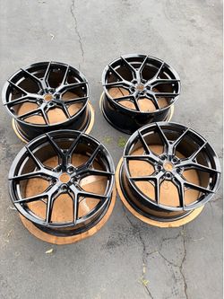 Brand new 22” Vossen HF-5 wheels!