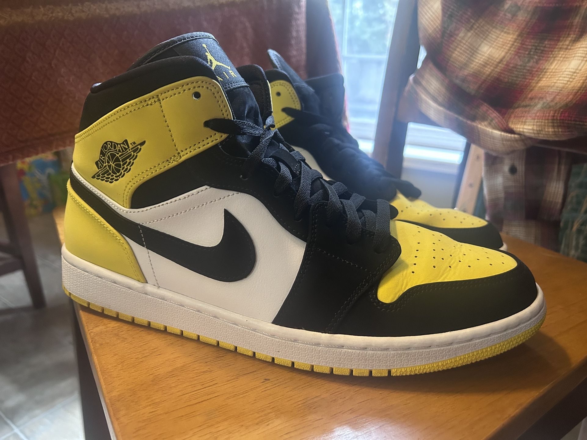 Nike Jordan 1 Mid Men’s 11.5