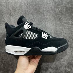 Jordan 4 White Thunder Size 7.5 US