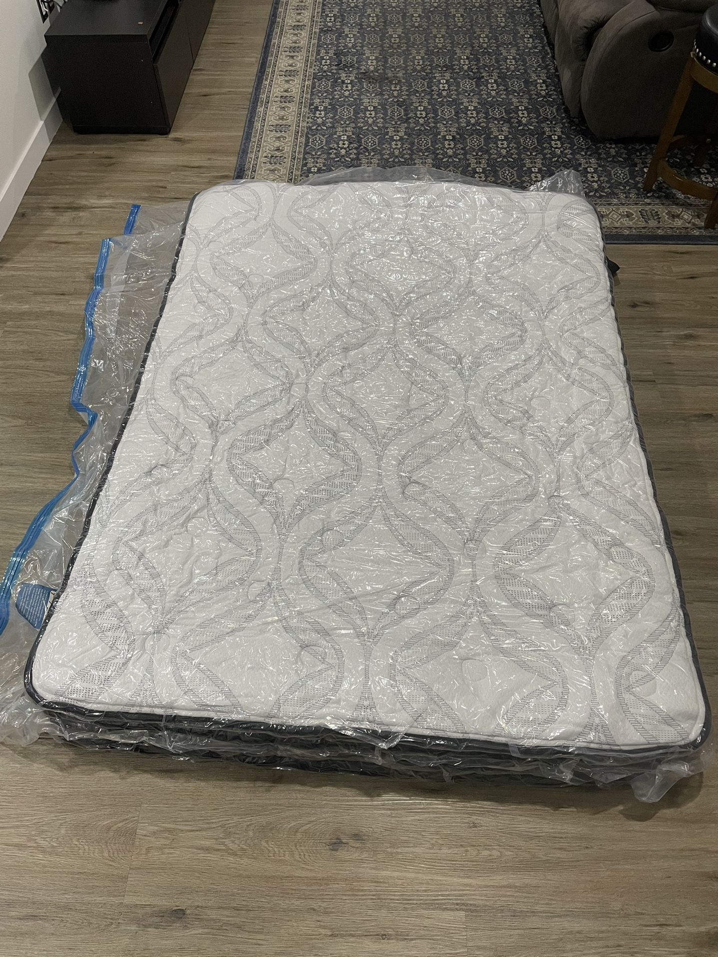Ashley Twin XL Hybrid Mattress 