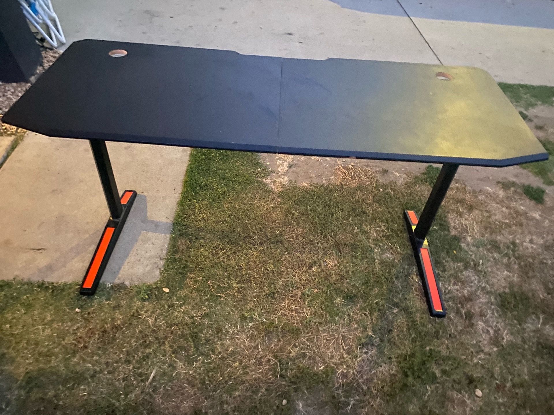Gaming desk