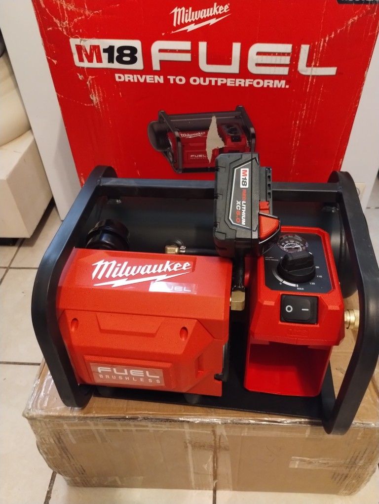New M18 Milwaukee Fuel Air Compresor TOOL Y BATERÍA $299 Fijo