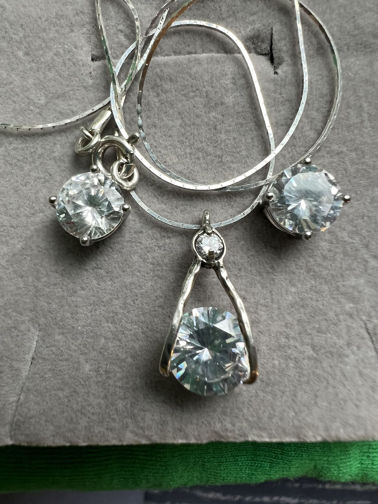 925 silver chain and earrings set, 17 inch long, I don't know the name of the stone, I don't know if it is zirconia or diamond, I accept offers, I hav