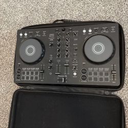 FLX4 controller w Travel Case